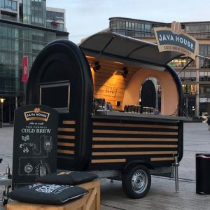 Cold Brew Coffee auf dem Platz im MediaPark